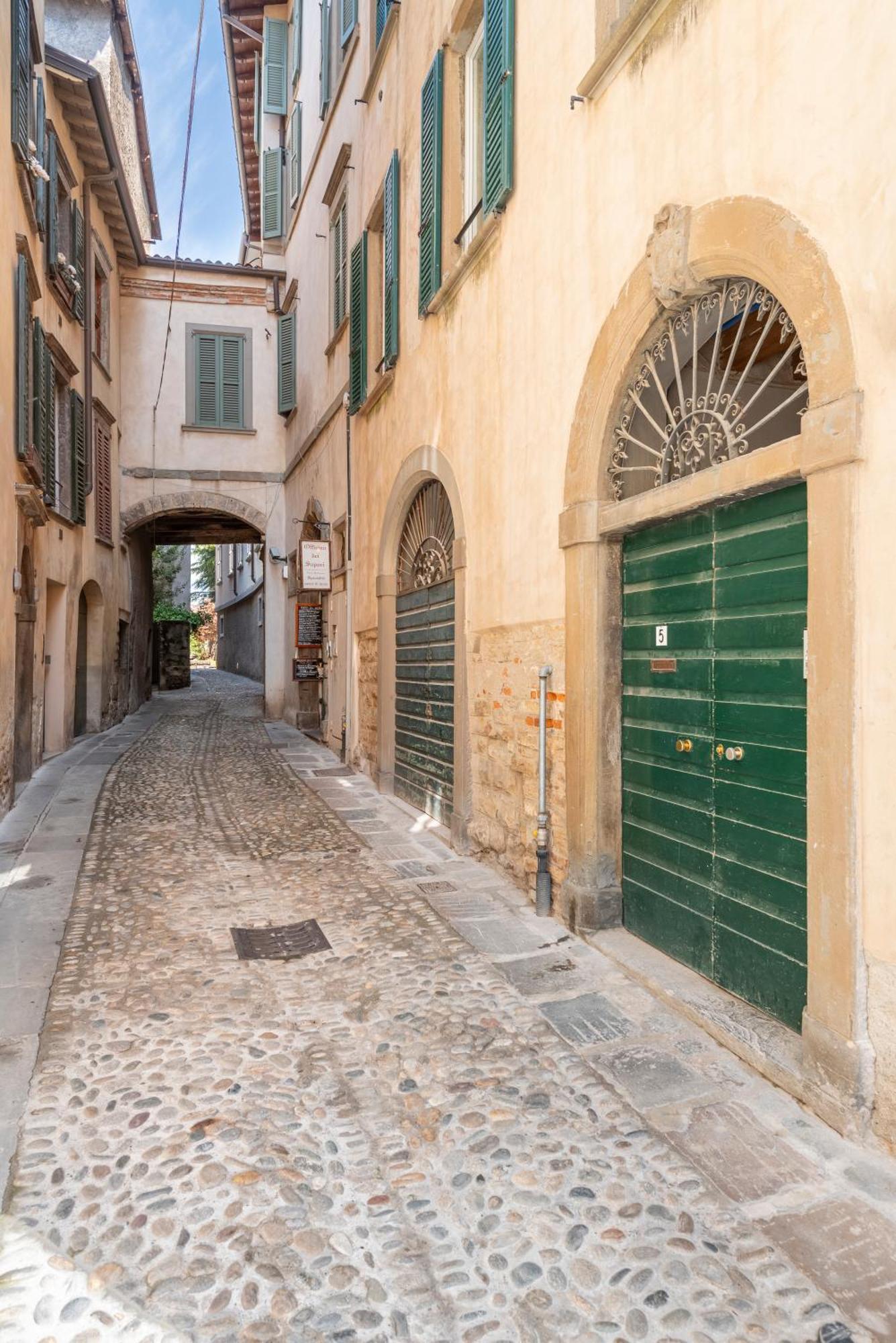 Golden Chic - Citta Alta Lägenhet Bergamo Exteriör bild