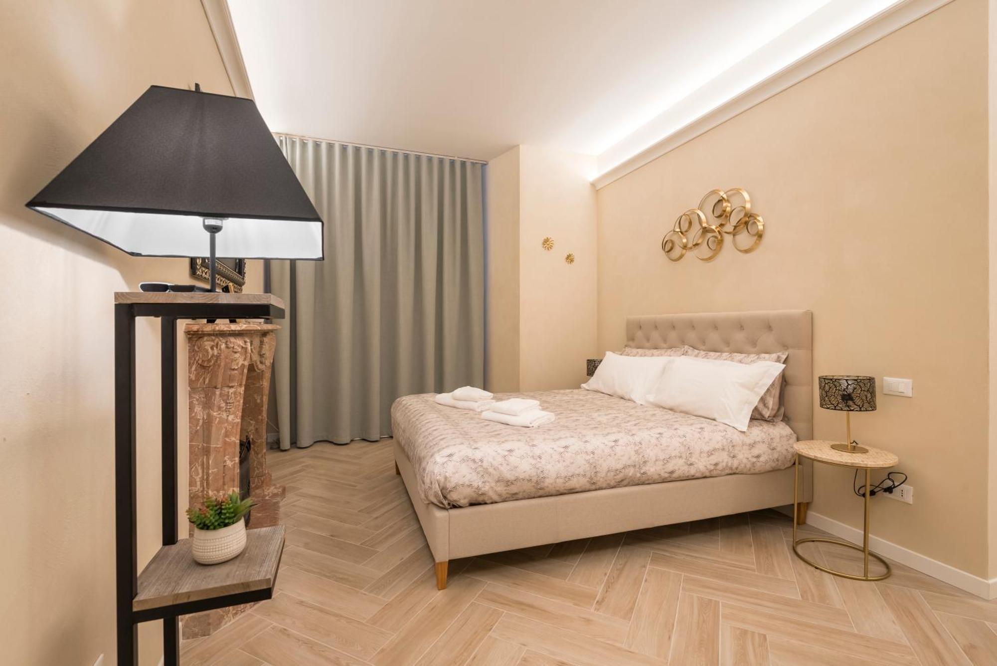 Golden Chic - Citta Alta Lägenhet Bergamo Rum bild